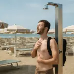 Spiagge con doccia gratuita a Riccione: le postazioni utili per viaggiatori smart